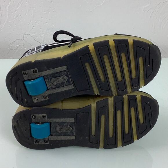 Wheely’s Heelys lighted sneakers with wheels roller skates shoes kids size 6 EUC - Picture 2 of 16